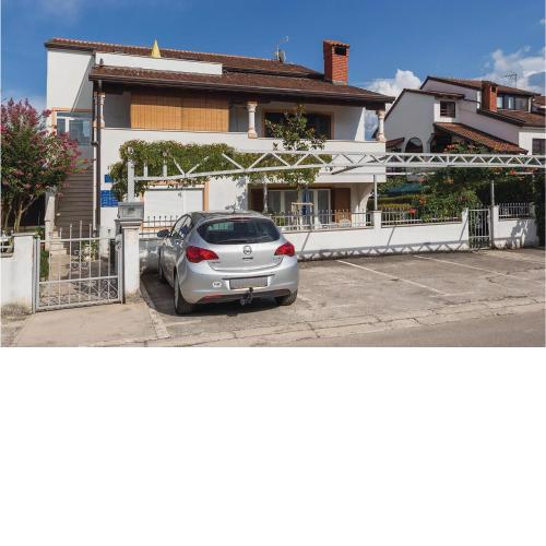 Cozy Apartment In Porec With Wifi