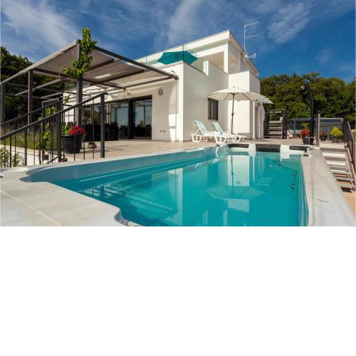 Cozy Home In Malinska With Heated Swimming Pool