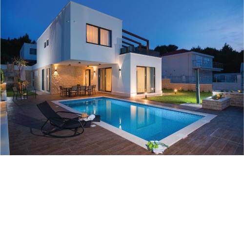Cozy Home In Okrug Gornji With House Sea View