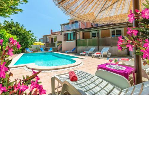 Cozy Home In Pula With Jacuzzi