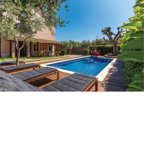 Cozy Home In Pula With Outdoor Swimming Pool