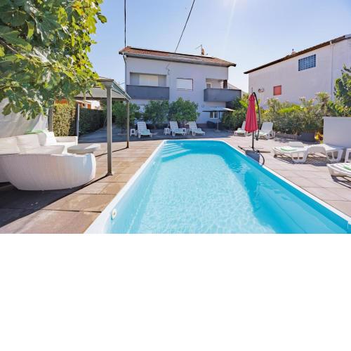 Crowonder Lucky Holiday House with Pool and Patio 30 meters from the Beach