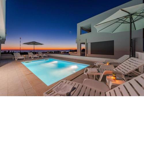 Dario 2. modern & luxury apartment with a pool