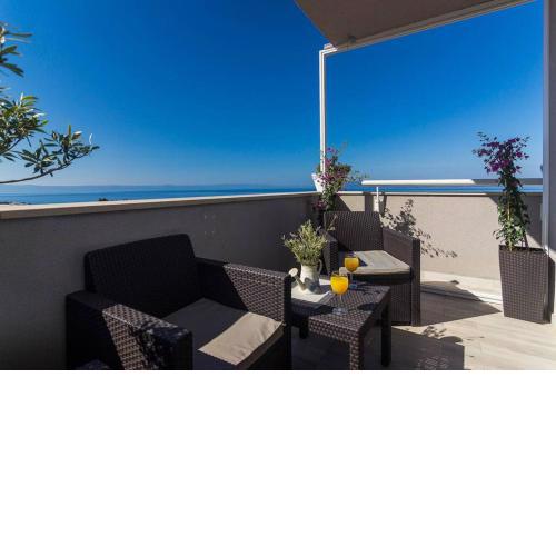 Deluxe apartment Beni Makarska, 4 person SEA VIEW