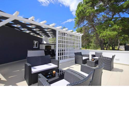 Deluxe MKC Apartments