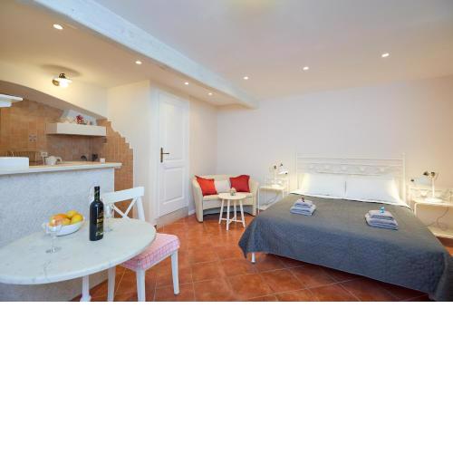 Doria Apartments