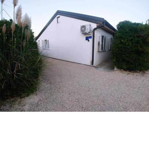 Dream House-otok Vir