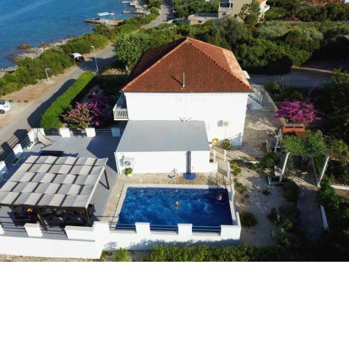 Family friendly apartments with a swimming pool Kneza, Korcula - 9130