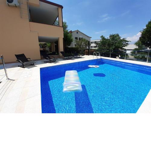 Family friendly apartments with a swimming pool Malinska, Krk - 19304