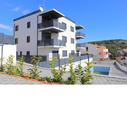 Family friendly apartments with a swimming pool Mavarstica, Ciovo - 18642