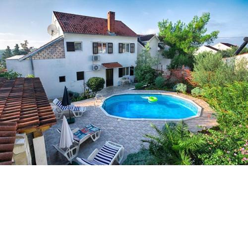 Family friendly apartments with a swimming pool Milna, Brac - 18051