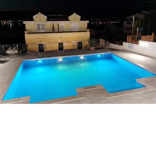 Family friendly apartments with a swimming pool Okrug Gornji, Ciovo - 10401