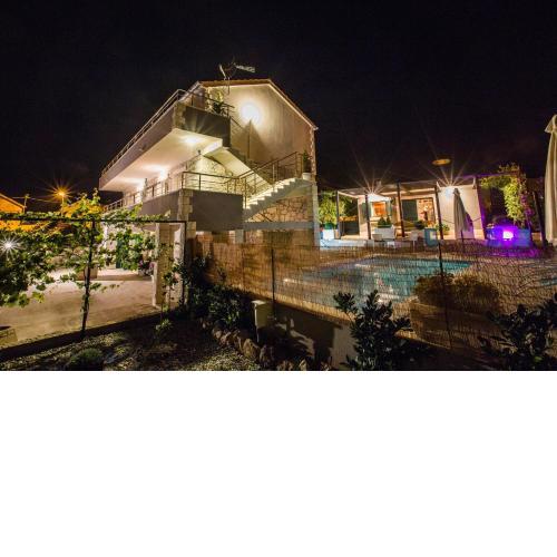 Family friendly house with a swimming pool Dvornica, Rogoznica - 14300
