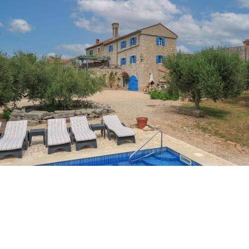 Ferienhaus mit großem Garten, Whirlpool, Pool und separatem Grundstück direkt am Meer