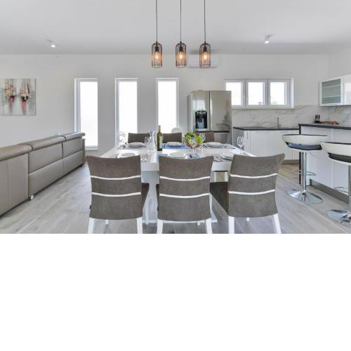 Ferienhaus mit Privatpool für 8 Personen ca 125 m in Vrsi, Dalmatien Norddalmatien