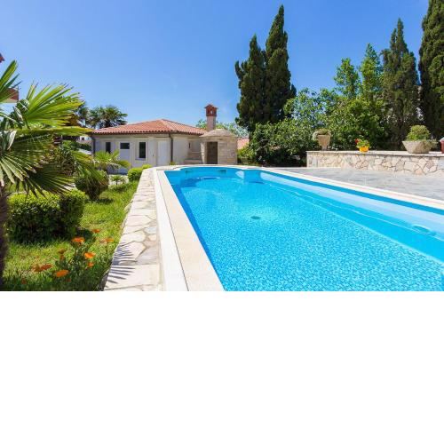 Ferienwohnung mit Pool, Klima, Grillplatz, Balkon