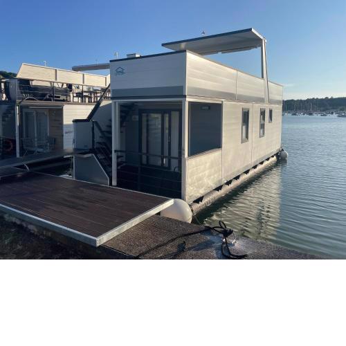 Floating sea house - PULA 1