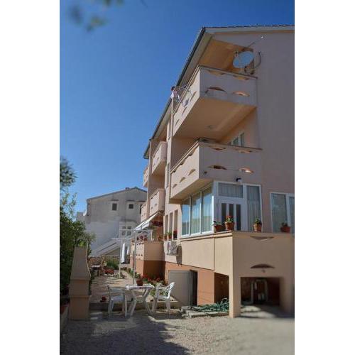 Floral Apartments Pende