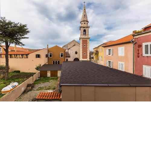 Forum 2BR apartment in old town