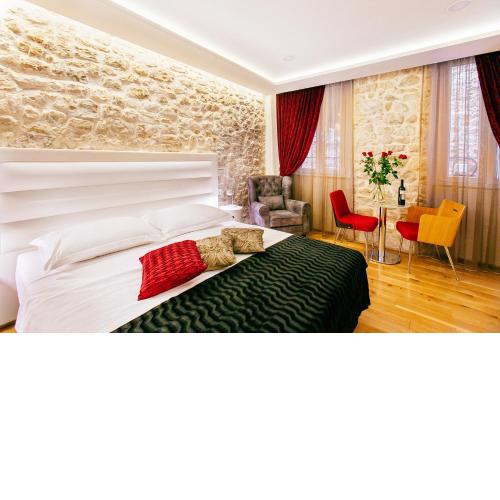 Get Split Luxury Apartment