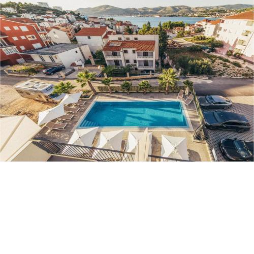 Gorgeous Apartment In Okrug Gornji With Wifi