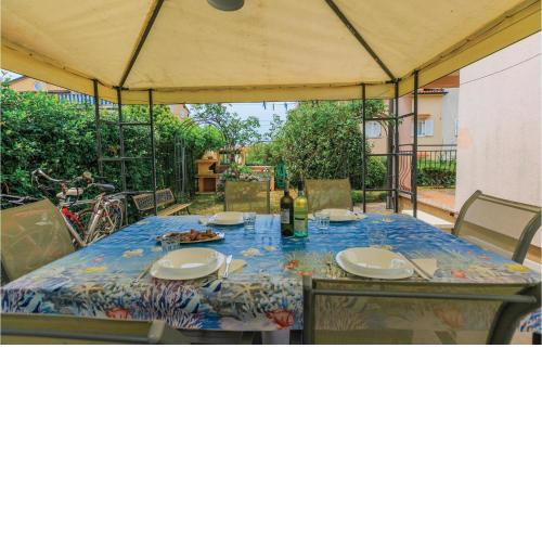 Gorgeous Apartment In Porec With Wifi