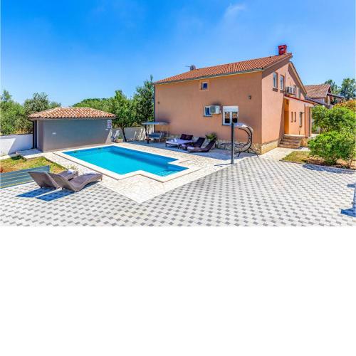Gorgeous Apartment In Pula With Wifi