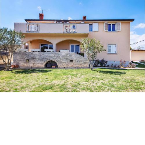 Gorgeous Apartment In Pula With Wifi