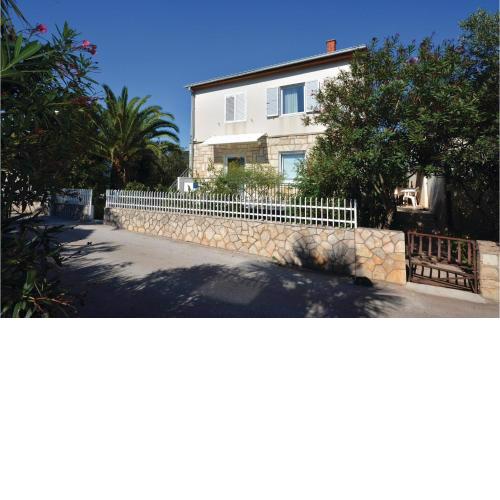 Gorgeous Apartment In Stari Grad With Wifi