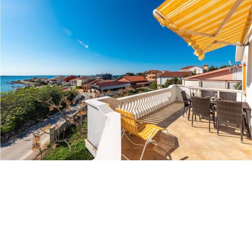 Gorgeous Apartment In Vir With House Sea View