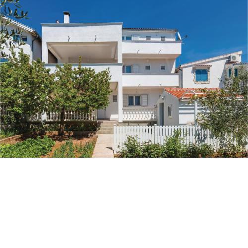 Gorgeous Apartment In Vodice With Wifi
