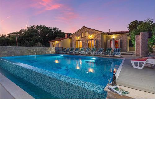 Gorgeous Home In Medulin With Kitchen