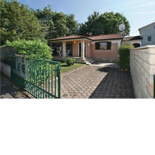Gorgeous Home In Porec With Wifi