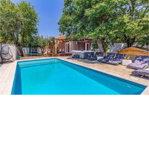 Gorgeous Home In Pula With Wifi