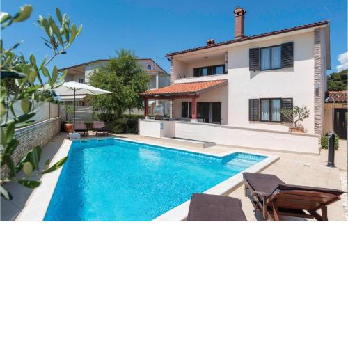 Gorgeous Home In Pula
