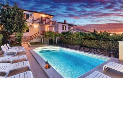 Gorgeous Home In Pula