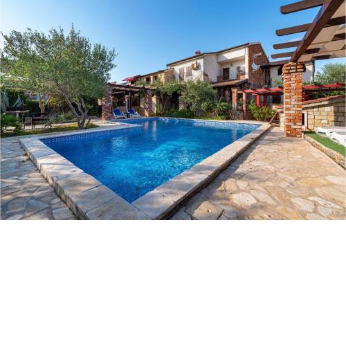 Gorgeous Home In Vir With Private Swimming Pool, Can Be Inside Or Outside