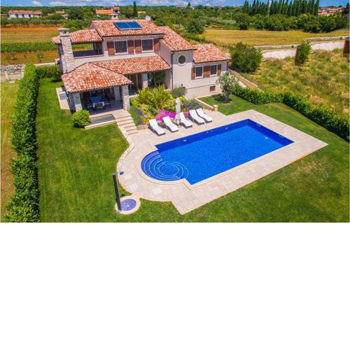 Gorgeous Home In Vodnjan With Kitchen