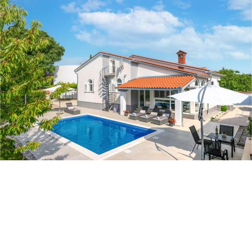 Gorgeous Home In Vodnjan With Private Swimming Pool, Can Be Inside Or Outside