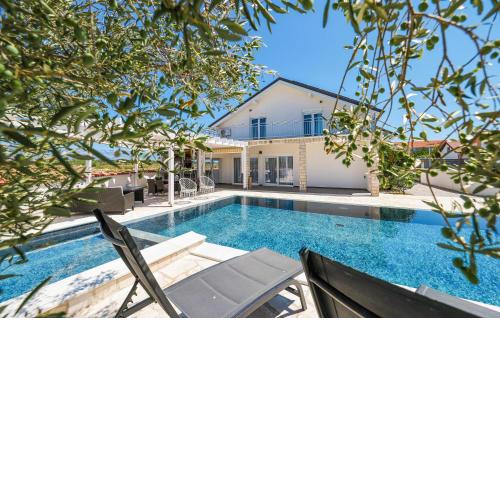 Gorgeous Home In Vrsi With Wifi