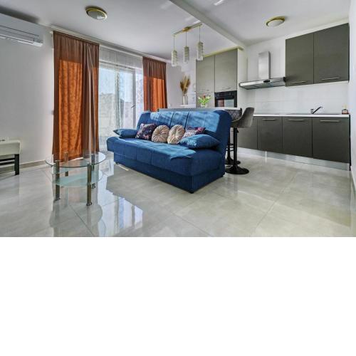 Holiday apartment Zadar - with summer balcony and parking