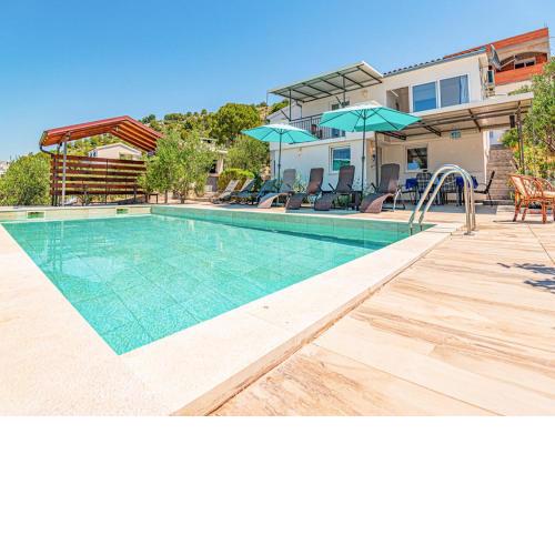 Holiday Home Happy Holiday