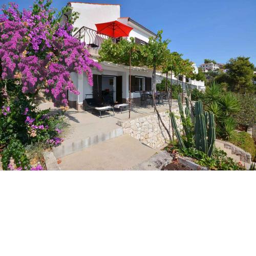 Holiday home in Okrug Gornji 6160