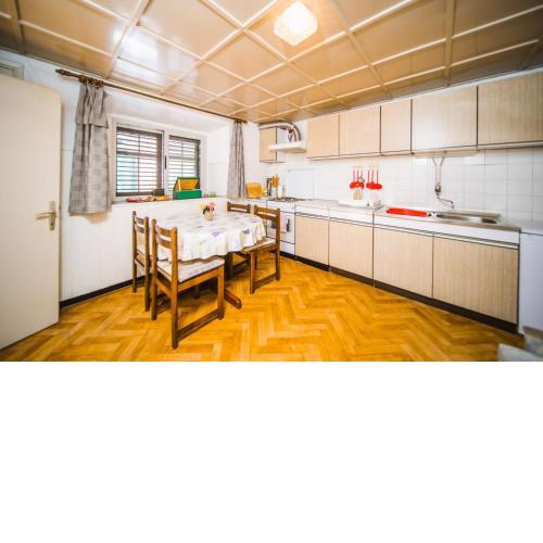 Holiday house in Zrnovo with terrace, air conditioning, WiFi 3709-2