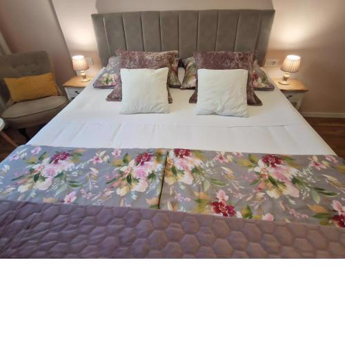 La-La Rooms