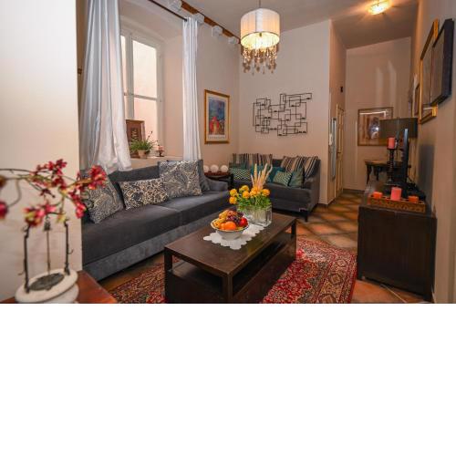 Large Three Bedroom, Center of Old Town