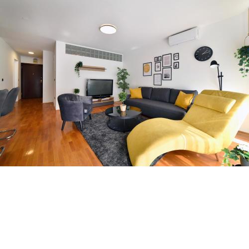 Lavir Apartment with parking