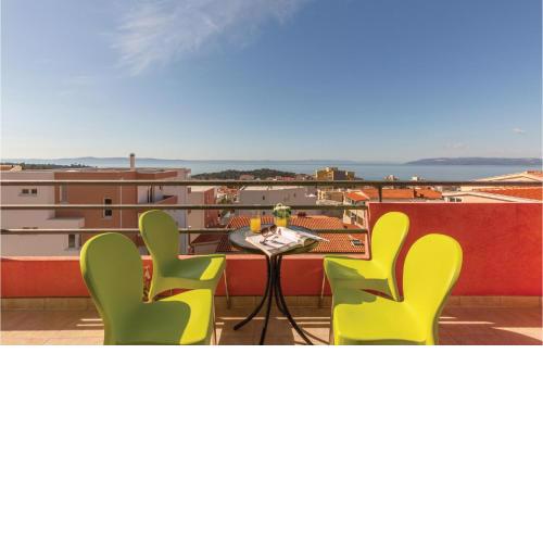 Lovely Apartment In Makarska With Kitchenette