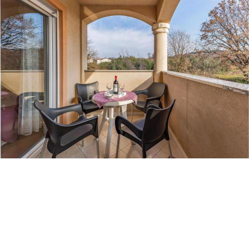 Lovely Apartment In Medulin With Kitchen