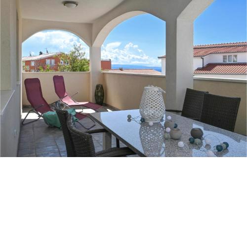 Lovely Apartment In Okrug Gornji With Kitchen